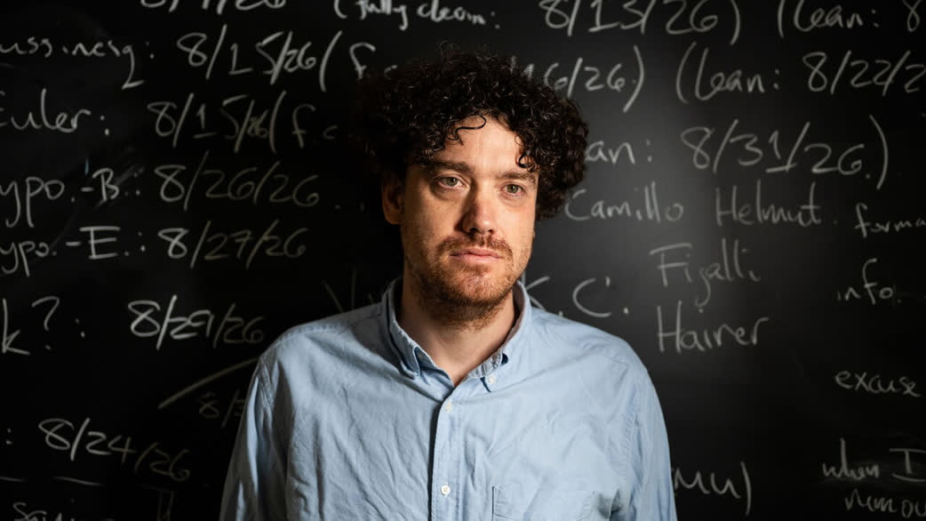 纽约大学数学家 Tristan Buckmaster